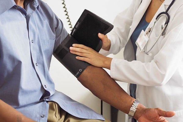 心脏病学-血压袖带与医生|加拿大克利夫兰诊所BOB买球平台
