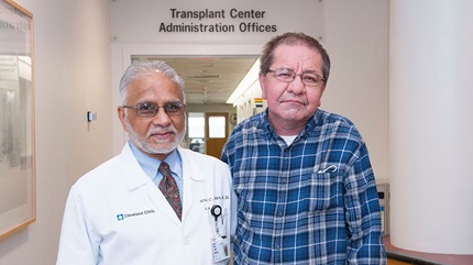 梅塔医生是克利夫兰诊所的肺科医生，自从26年前汤姆接受肺移植BOB买球平台手术以来，他一直在治疗他。(资料来源:克利夫兰诊BOB买球平台所)